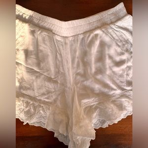 Torrid White Gauze/Embroidered Pull-on Shorts - 1, 1X, 14-16